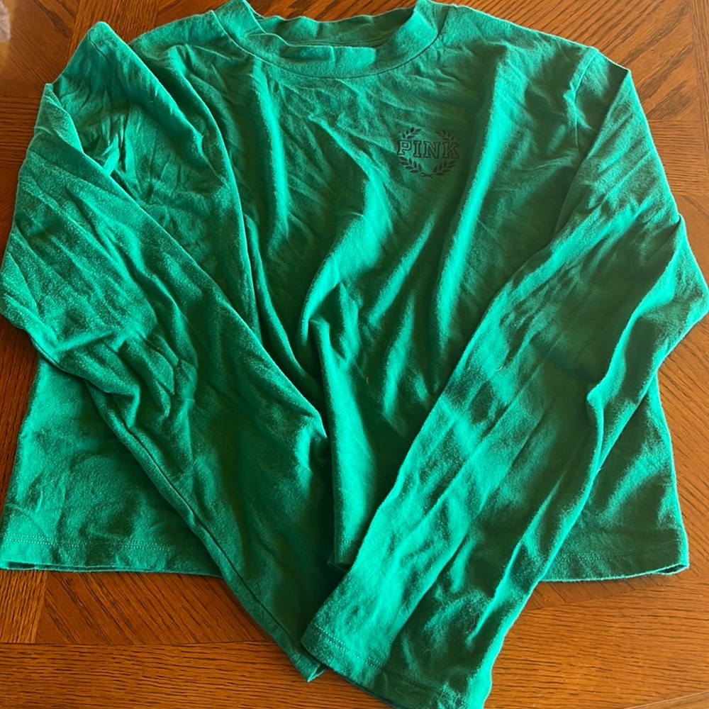 NWOT PINK SMALL CROPPED LONG SLEEVED SHIRT, GREEN COLOR